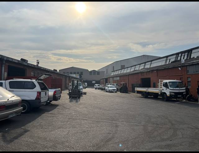 8,000M² MINI FACTORY FOR SALE IN ISIPINGO RAIL